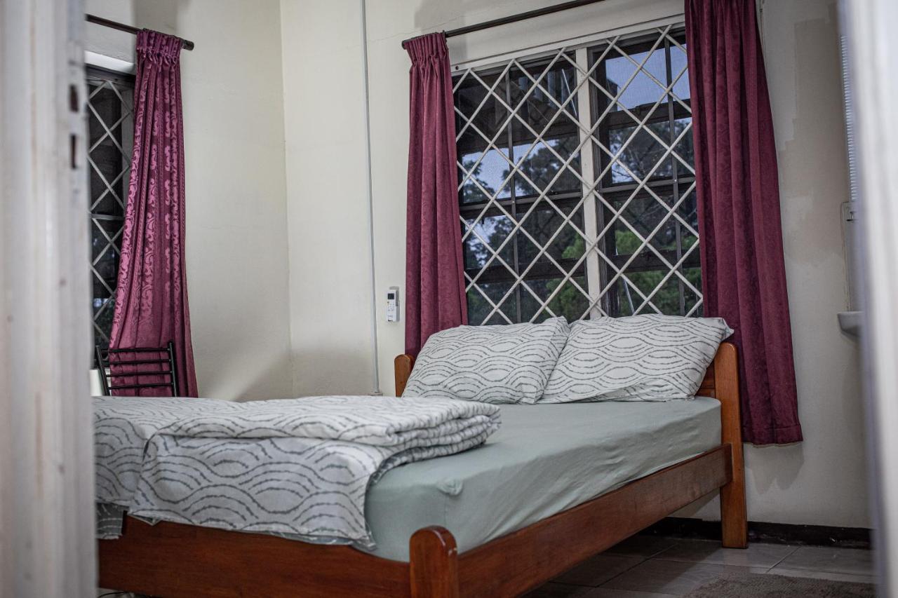 Sonja'S Guesthouse Zanderij エクステリア 写真